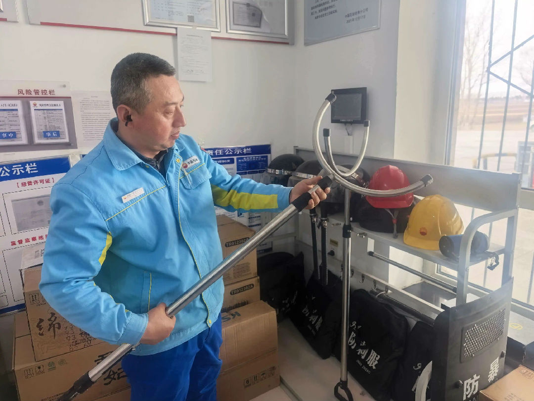 紧绷安全弦 筑牢防护网——拜泉石油公司加油站开展安保防恐专项自查工作